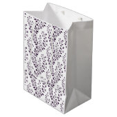 Modern Boho Floral Pattern Plum White Medium Cadeauzakje (Voorkant Gekanteld)