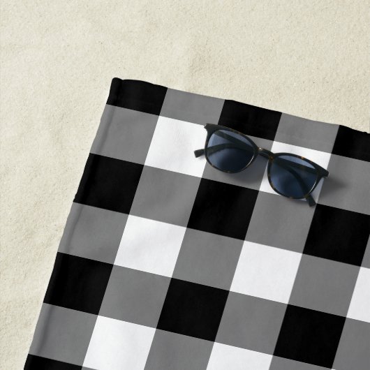 Modern Bold Black White Gingham Pattern Strandlaken (In situ)