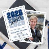 Modern Bold Class of 2026 Navy Blue Graduation Aankondiging