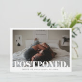 Modern Bold Wedding Postponement verander de datum Aankondiging (Staand voorkant)
