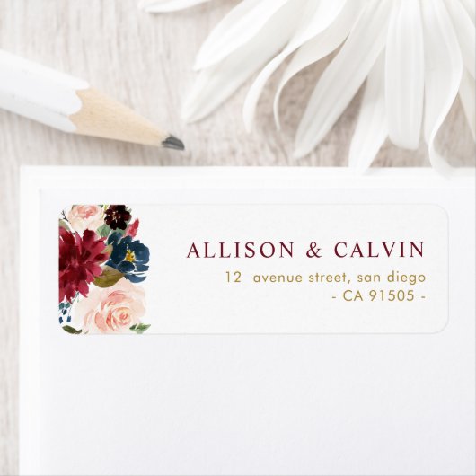 Modern bordeaux blos bloemenbruiloft adreslabel etiket (Insitu)