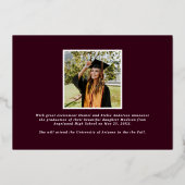 Modern Bourgondisch Script Afstuderen Foto Afstude Folie Uitnodiging (Achterkant)