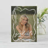 Modern Bow Photo Graduation Party Invitation (Debout devant)