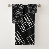 Modern bruiloft Initialen patroon | Zwart & Wit Bad Handdoek (Insitu)