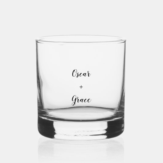 Modern Bruiloft Zwart Wit Fancy Script Met Naam Whisky Glas (Voorkant)