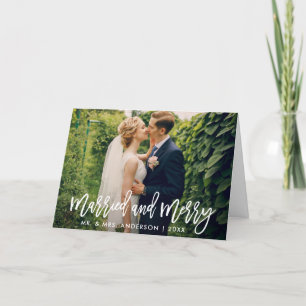 Modern Brush Script Getrouwd en Vrolijk Fotovouw Feestdagen Kaart