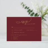 Modern Burgundy  Name Monogram with Leaf Scripted  RSVP Kaartje (Staand voorkant)