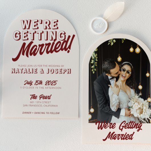 Modern Burgundy Retro Bold Arched Unique Wedding Kaart