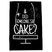 Modern Cake Quote Minimal Typography Black Medium Cadeauzakje (Voorkant)