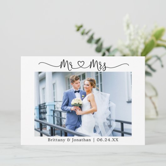 Modern Calligraphy Heart Mr. en Mrs Wedding Bedankkaart (Staand voorkant)