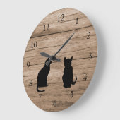 Modern cat silhouettes on rustic dark wood grote klok (Hoek)