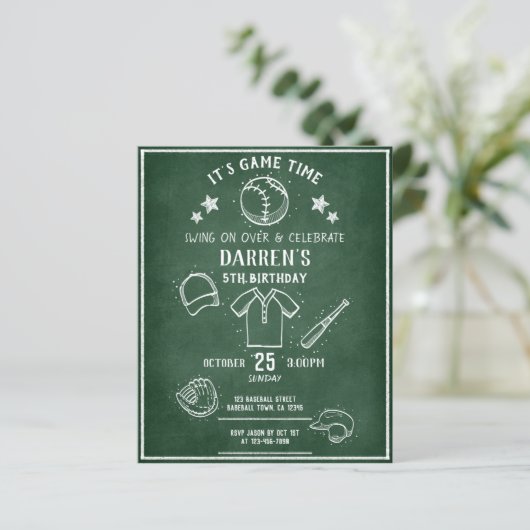 Modern Chalkboard Honkbal Budget Verjaardag Uitnod (Staand voorkant)