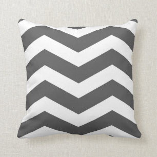 Modern Chevron Stripes in Charcoal Grey and White Kussen