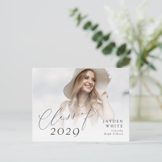 Modern Chic Script Class van 2025 Foto Afstuderen Briefkaart (Staand voorkant)