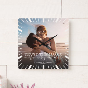 Modern Chic Wedding Keepomwille Trust Magic Foto Vierkante Klok