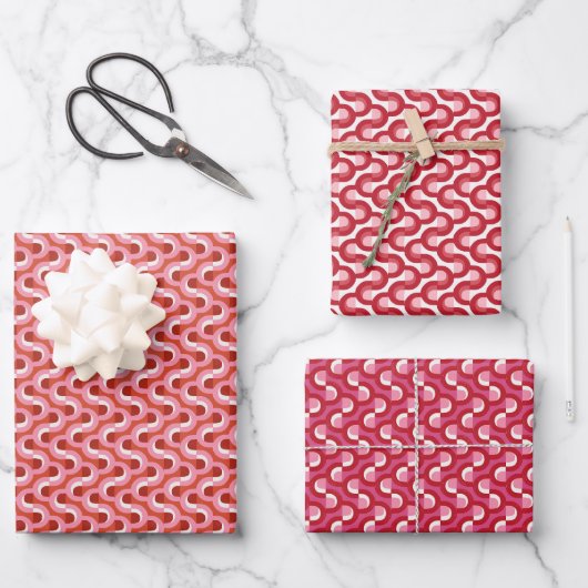 Modern Christmas Wavy Geometric Stripe in Bold Red Inpakpapier Vel (Voorkant)