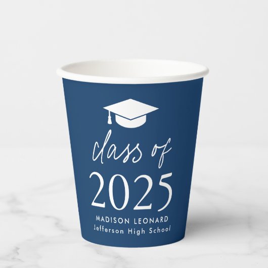 Modern Class of 2025 Script Navy Afstuderen Papieren Bekers (Voorkant)