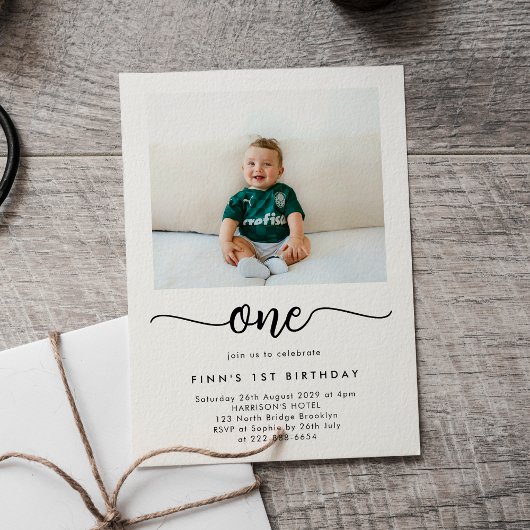 Modern Classic First Birthday Photo Invitation Kaart