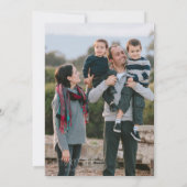 Modern Cool Yule Script Lichtgroene Bomen Foto Feestdagenkaart (Achterkant)