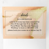 Modern Coral Abstract 🌸 Inky Oil Wedding Drieluik Uitnodiging (Binnenzijde eerst)