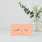 Modern Creamy Peach Handgeschreven Script QR code Visitekaartje (Staand voorkant)