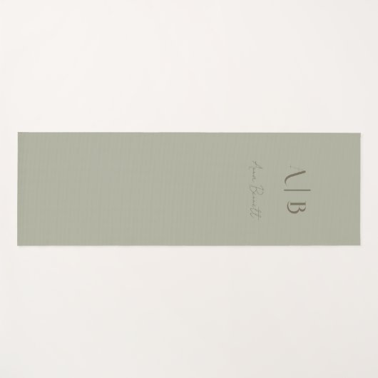 Modern Custom Monogram Initialen Naam Dusty Sage Yogamat (Voorkant (horizontaal))