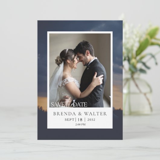 Modern Custom Photo Elegant Script Wedding Kaart (Staand voorkant)