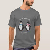 Modern Cute Penguin met kerstparen T-shirt (Voorkant)