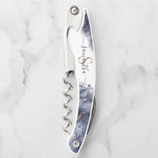 Modern Donkerblauw Waterverf Goud Monogram Kurkentrekker (Voorkant)