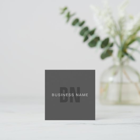 Modern donkergrijs Bewerkbare Monogram Design Sjab Vierkante Visitekaartje (Staand voorkant)