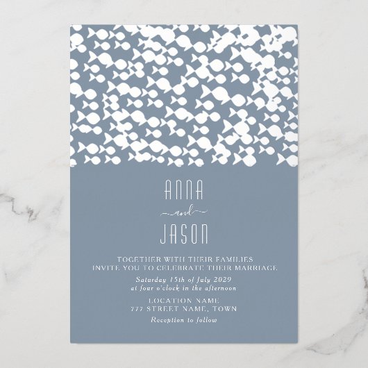 Modern Dusty Blue Beach Wedding Folie Uitnodiging (Voorkant)