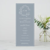 Modern Dusty Blue Leafy Crest Monogram Weddenschap Programma (Staand voorkant)
