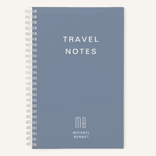 Modern Dusty Blue Monogram Reizen Notitieboek (Voorkant)