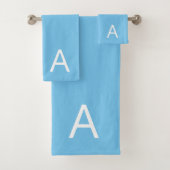 Modern Editable Monogram op Turquoise Blue Bad Handdoek (Insitu)