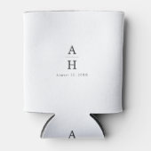 Modern Editorial Serif Monogram Wedding Can Cooler (Voorkant)