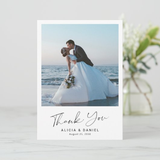 Modern eenvoudig script 2 foto bruiloft bedankkaart (Staand voorkant)