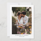Modern eenvoudig script zwart wit foto's bruiloft save the date (Achterkant)