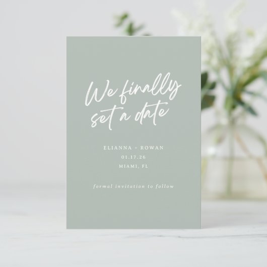 Modern eenvoudig We eindelijk instellen een datum  Save The Date (Staand voorkant)