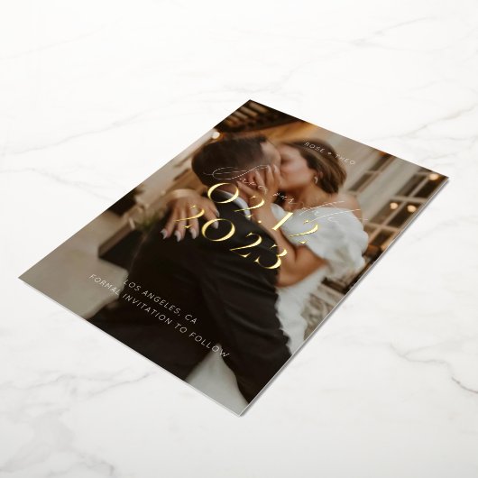 Modern Elegant Black and White Photo Wedding Folie Uitnodiging (Gedraaid)