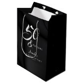 Modern Elegant Black White Fifty Fabulous Birthday Medium Cadeauzakje (Voorkant Gekanteld)