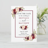 Modern Elegant Burgundy Lijst Floral Save the Date (Staand voorkant)