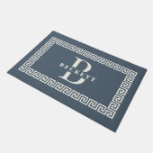 Modern Elegant Dusty Blue Greek Key Lijst Monogram Deurmat (Schuin)
