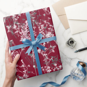Modern Elegant Gray Wildbloemen op Bourgogne Red Cadeaupapier