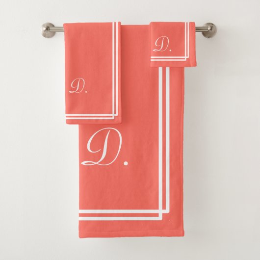 Modern Elegant Koraal Perzik Monogram Initialen Bad Handdoek (Insitu)