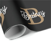 Modern Elegant Monogram Naam Zwart Goud Script Cadeaupapier (Rol Hoek)