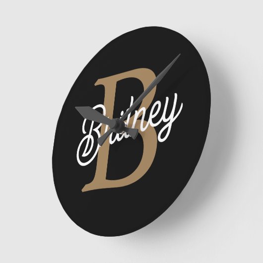 Modern Elegant Monogram Naam Zwart Goud Script Ronde Klok (Hoek)