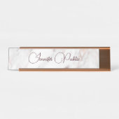 Modern Elegant Rose Gold Marble Typography Script Bureau Naambordje (Voorkant)