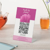 Modern Elegant Roze Wit Bloemen Nagelsalon Reclamebord Met Voetstuk (Insitu)