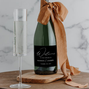 Modern Elegant Script Black and White Wedding Sparkling Wijnetiket