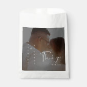 Modern Elegant Script Bride Groom Photo Wedding Fa Bedankzakje (Voorkant)